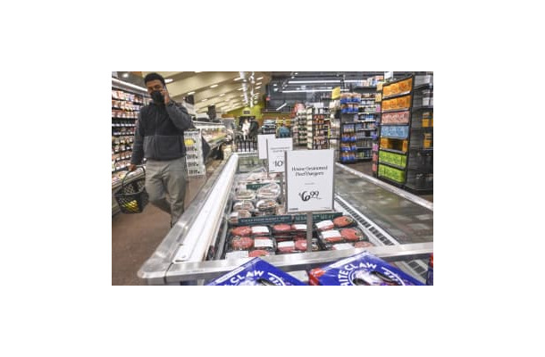 物価高の米ワシントンにあるスーパーマーケット＝1月（共同）