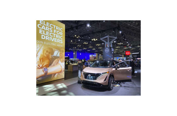日産自動車が展示したSUV型EV「アリア」＝13日、ニューヨーク（共同）