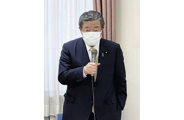 派閥会合であいさつする自民党の森山総務会長代行＝14日午後、東京都千代田区