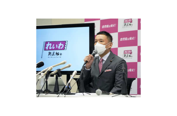 記者会見で参院選に立候補する意向を表明したれいわ新選組の山本代表＝15日午後、国会
