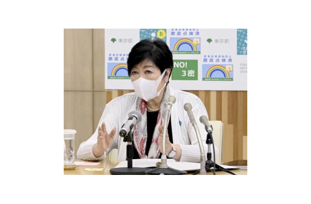 新型コロナウイルス対策本部会議後、取材に応じる東京都の小池百合子知事＝21日午後、東京都庁（都提供）