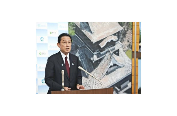 3カ国の首脳らとの会談を終え、取材に応じる岸田首相＝23日午後、熊本市（代表撮影）