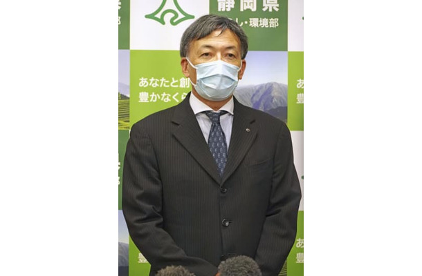 専門部会後に取材に応じる静岡県の難波喬司副知事＝26日午後、静岡県庁