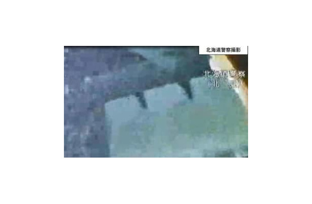 北海道警の水中カメラが3日に撮影した、沈没した観光船「KAZU　1」の船内画像。後部客室（左舷側最前列）（第1管区海上保安本部提供）