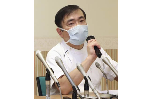 赤ちゃんポスト開設から15年となるのを前に、記者会見する慈恵病院の蓮田健院長＝9日午前、熊本市