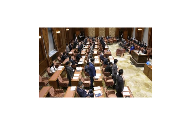 「こども家庭庁」設置関連法案を可決した衆院内閣委＝13日午前