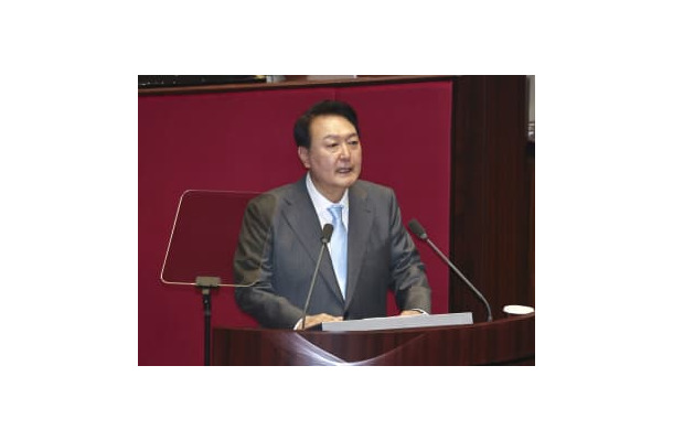 16日、韓国国会で施政方針演説をする尹錫悦大統領＝ソウル（聯合＝共同）