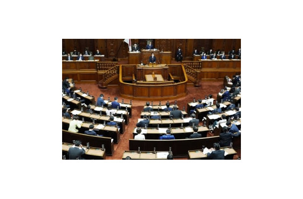 開かれた衆院本会議＝25日午後
