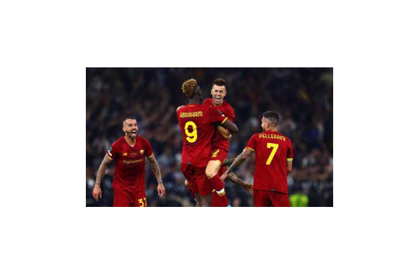 UEFAカンファレンスリーグ、モウリーニョ監督のローマが初代王者に！