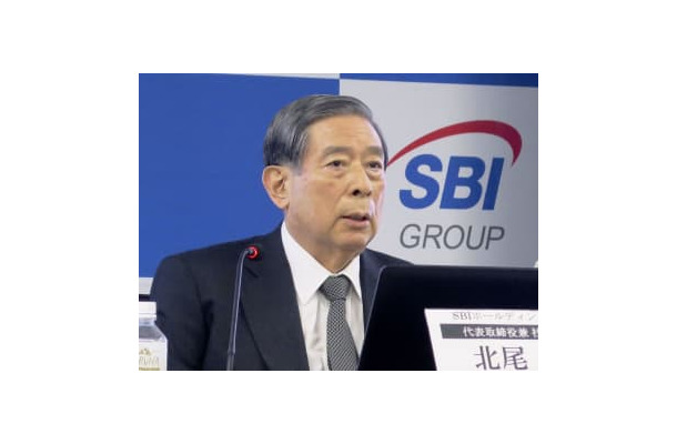 決算記者会見で説明するSBIホールディングスの北尾吉孝社長＝27日午後、東京都港区