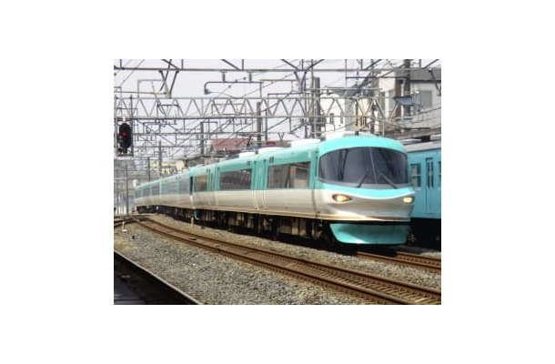 JR西日本の「283系」車両（同社提供）