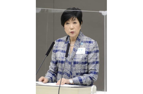 東京都議会定例会で所信表明する小池百合子知事＝1日午後