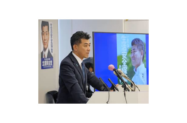 参院選の公約を発表する立憲民主党の泉代表＝3日午前、国会