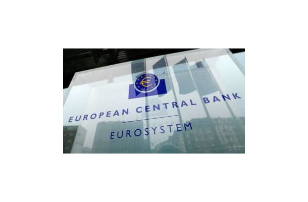 ドイツ・フランクフルトの欧州中央銀行（ECB）のロゴ＝2016年12月（ロイター＝共同）