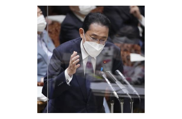 参院決算委の2020年度決算に関する締めくくり総括質疑で答弁する岸田首相＝13日午後