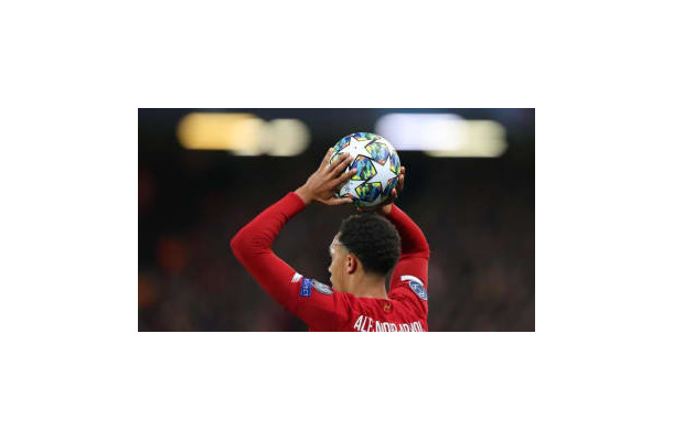 サッカーのスローイン廃止！？「キックイン」、オランダ2部で実験も