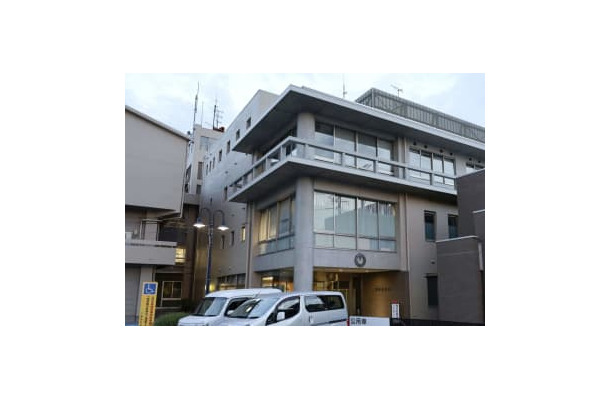 大阪地検特捜部が家宅捜索した奈良県御所市役所＝23日午後7時3分