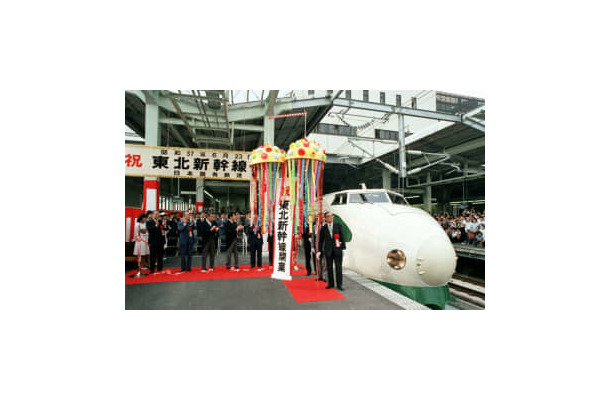 東北新幹線開業時に大宮駅で行われた出発式＝1982年6月23日