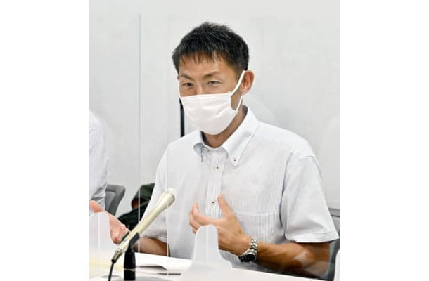 判決後に記者会見する原告の西本武史さん＝28日午後、大阪市