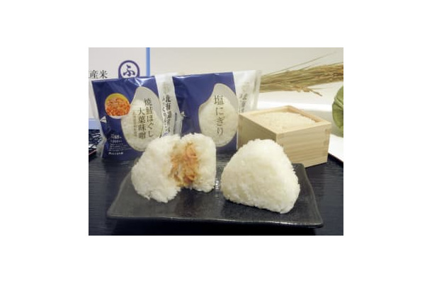 ローソンが5日から発売する北海道産米「ふっくりんこ」を使ったおにぎり＝4日、東京都内