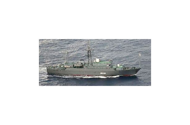 沖ノ鳥島付近を航行したロシア海軍の情報収集艦＝6日（防衛省統合幕僚監部提供）