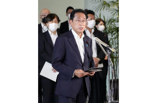 安倍元首相の銃撃を受け、首相官邸で取材に応じる岸田首相＝8日午後2時51分