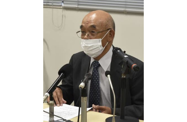 記者会見する広島県原爆被害者団体協議会の佐久間邦彦理事長＝14日午後、広島市
