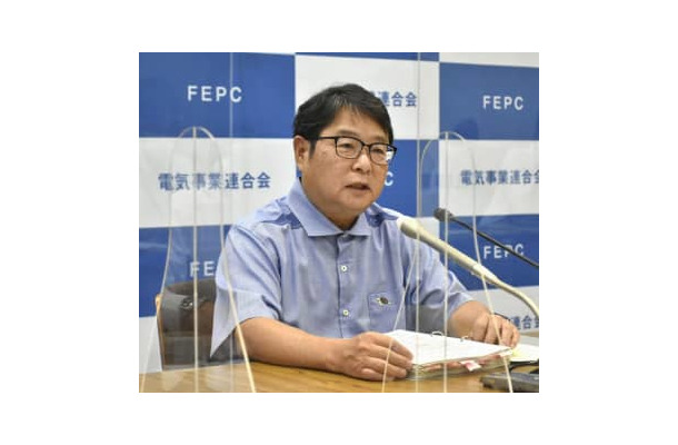 記者会見する電気事業連合会の池辺和弘会長＝15日午後、東京都千代田区