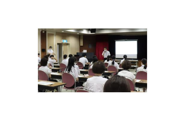 兵庫県明石市の歩道橋事故から21年となり、再発防止に向け実施された職員研修＝21日午前
