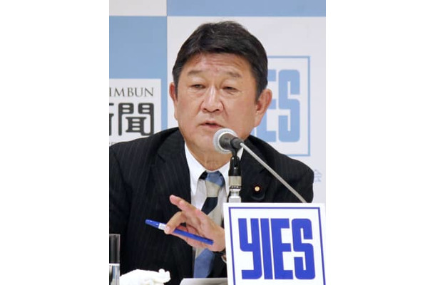 東京都内で講演する自民党の茂木幹事長＝25日午後