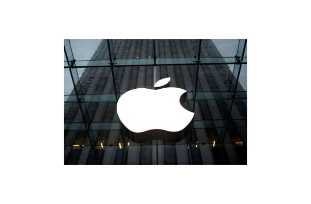 アップルストアのロゴ＝2011年1月、ニューヨーク（ロイター＝共同）