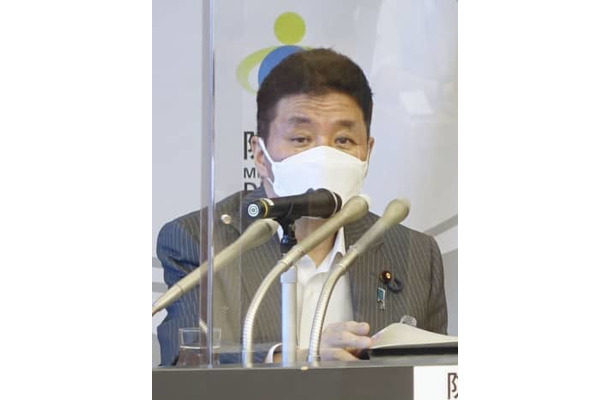 記者会見する岸防衛相＝29日午前、防衛省