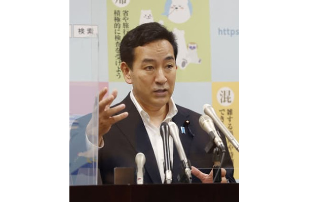 都道府県が自主判断で発信できる「BA・5対策強化宣言」について記者会見する山際経済再生相＝29日午後、東京都千代田区