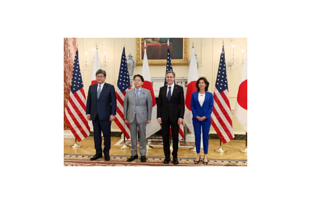日米経済政策協議委員会の初会合に臨む日米の4閣僚＝29日、ワシントン（経産省提供・共同）