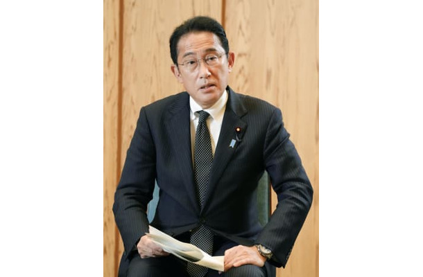 共同通信などのインタビューに答える岸田首相