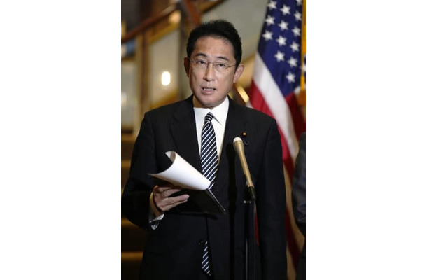 1日、NPT再検討会議での演説後、記者団の取材に応じる岸田首相＝米ニューヨーク（共同）