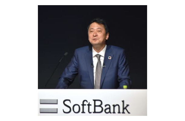 記者会見するソフトバンクの宮川潤一社長＝4日午後、東京都港区