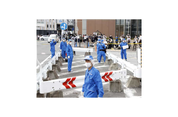 安倍元首相が銃撃された現場付近＝7月8日午後、奈良市の近鉄大和西大寺駅前