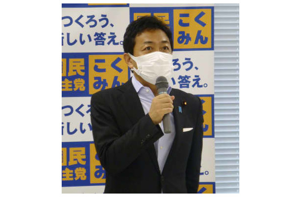国民民主党の両院議員総会であいさつする玉木代表＝5日午前、国会