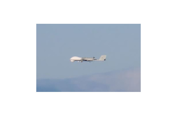 中国の軍事演習エリアを通過した偵察型無人機＝4日（防衛省統合幕僚監部提供）