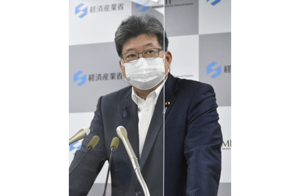 記者会見する萩生田経産相＝8日午前、経産省