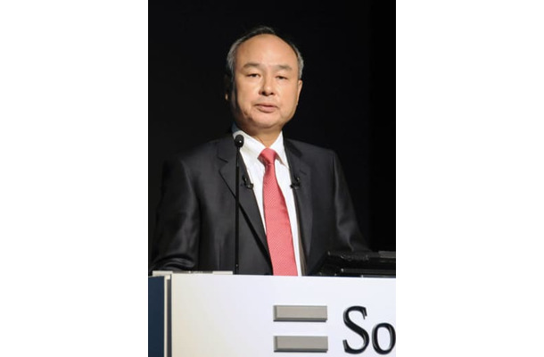 記者会見するソフトバンクグループの孫正義会長兼社長＝8日午後、東京都港区
