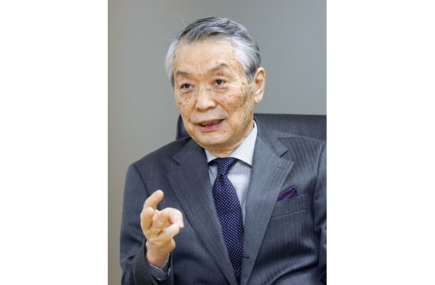 インタビューに応じる三陽商会の大江伸治社長