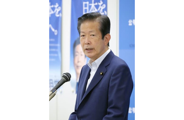 記者会見する公明党の山口代表＝23日午前、国会