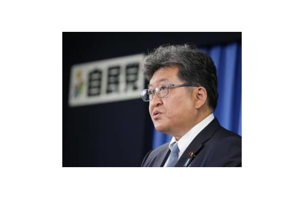 記者会見する自民党の萩生田政調会長＝10日、東京・永田町の党本部