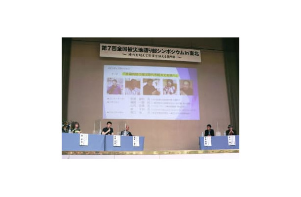 宮城県南三陸町で開かれた「全国被災地語り部シンポジウム」で話し合うパネリスト＝4日午後
