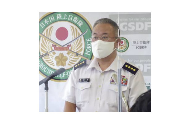 記者会見する吉田圭秀陸上幕僚長＝6日午後、防衛省
