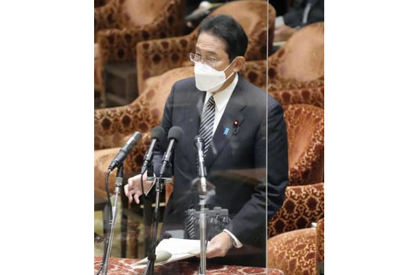 衆院議運委で答弁する岸田首相＝8日午後