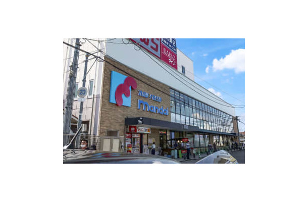 大阪府東大阪市にある万代の店舗＝13日