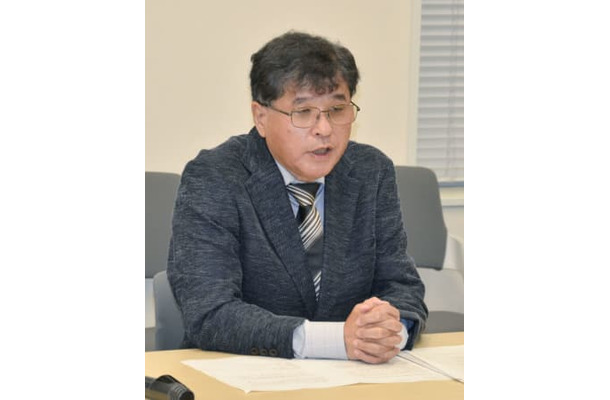 記者会見で国葬開催の意義を訴える岡島実弁護士＝15日午後、東京・永田町の参院議員会館